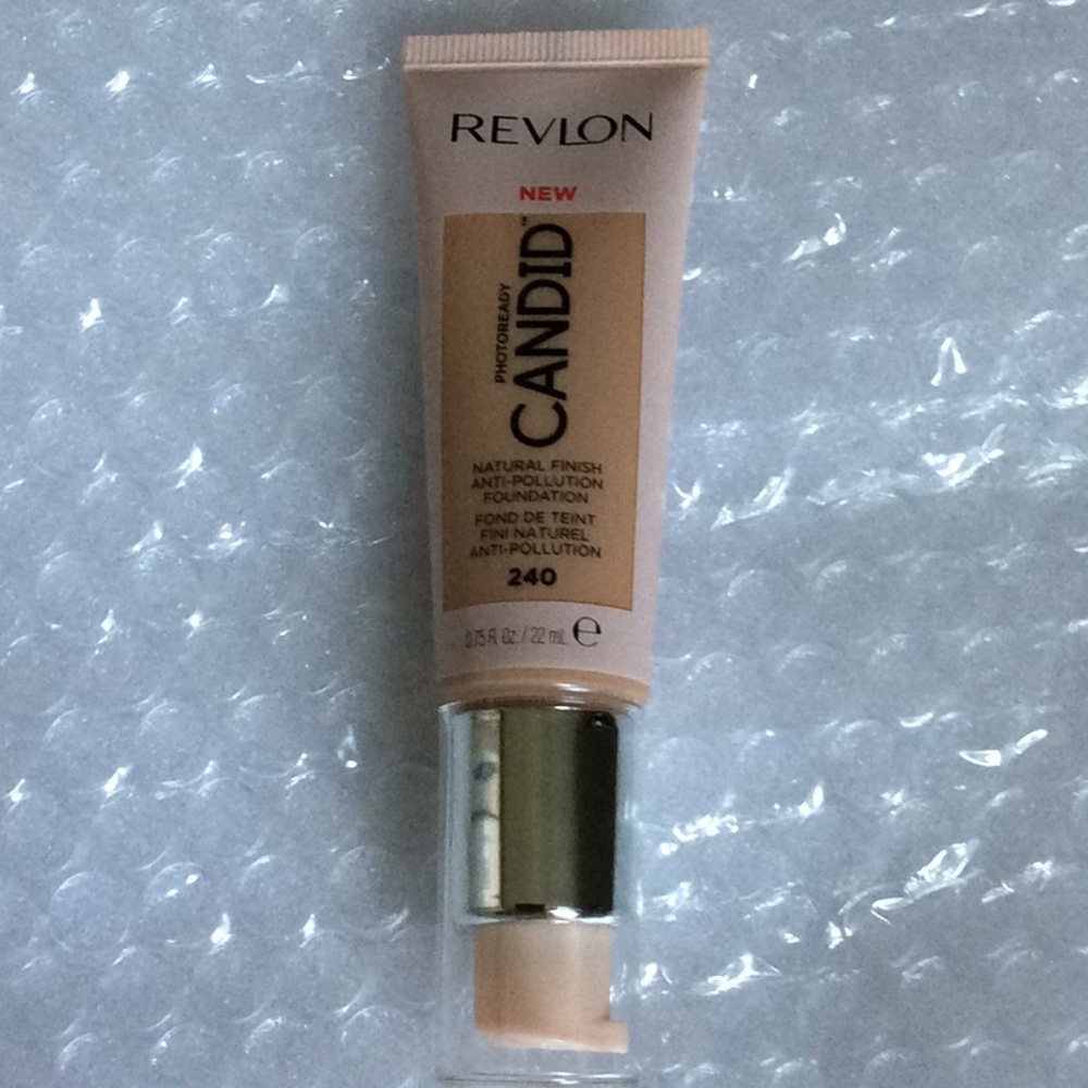 🐶 $4 🐶 Revlon Candid Foundation 240 Beige